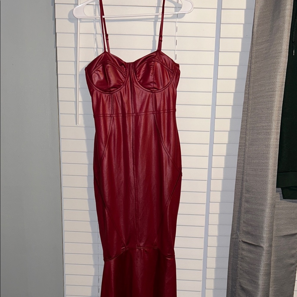 Chic Strapless Burgundy Dress